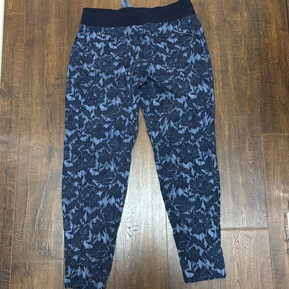 Athleta joggers - Size 6 - Picture 4 of 4